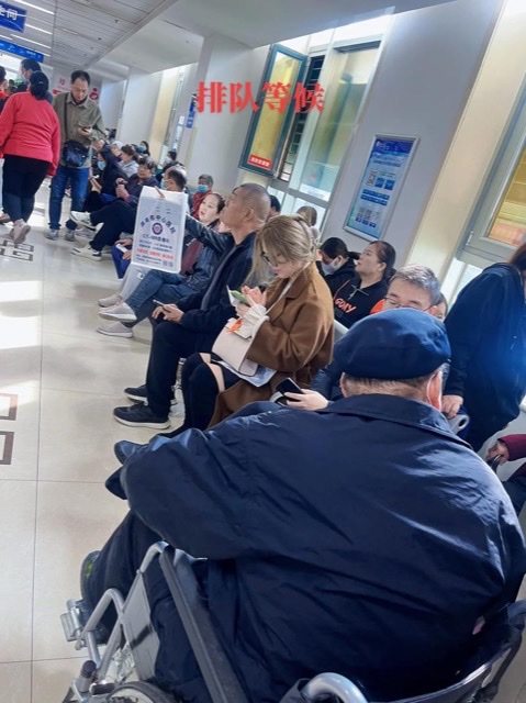 记者观点:怎样让老年人医路畅通:少跑腿、少排队、少折腾 记者观点:怎样让老年人医路畅通:少跑腿、少排队、少折腾