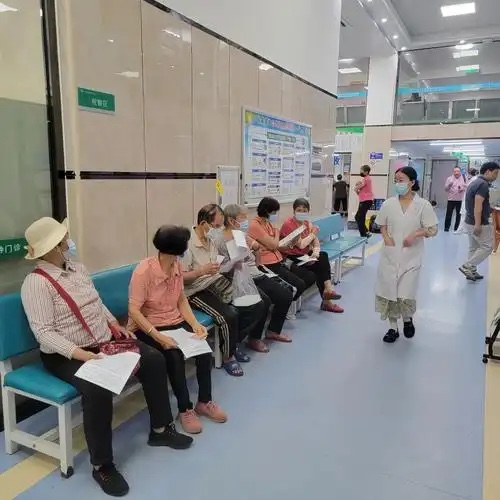 记者观点:怎样让老年人医路畅通:少跑腿、少排队、少折腾 记者观点:怎样让老年人医路畅通:少跑腿、少排队、少折腾