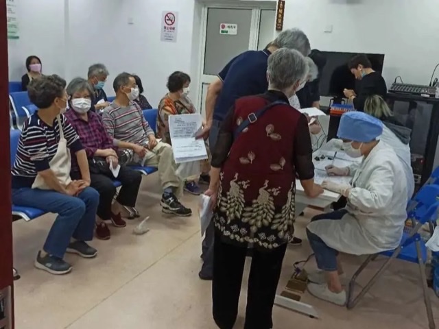 记者观点:怎样让老年人医路畅通:少跑腿、少排队、少折腾 记者观点:怎样让老年人医路畅通:少跑腿、少排队、少折腾