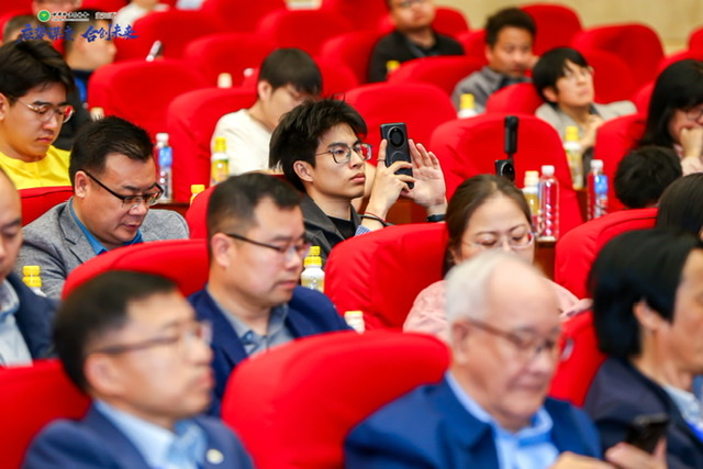 追花两万里:一场关于生命、迁徙与永恒的现代寓言 追花两万里:一场关于生命、迁徙与永恒的现代寓言