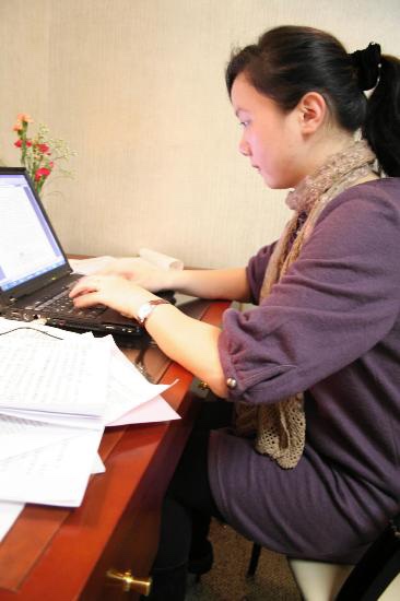 云舒:为老年健康发声的港城记者的故事 云舒:为老年健康发声的港城记者的故事