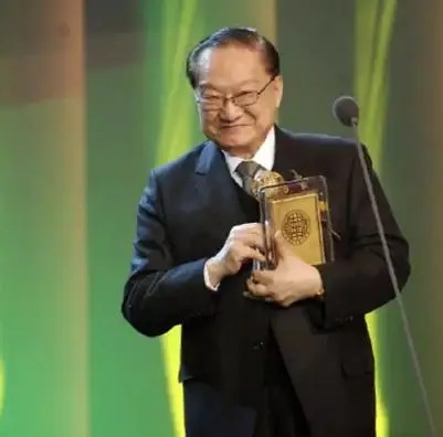 记者追忆:金庸迟暮之年的趣味点滴 记者追忆:金庸迟暮之年的趣味点滴