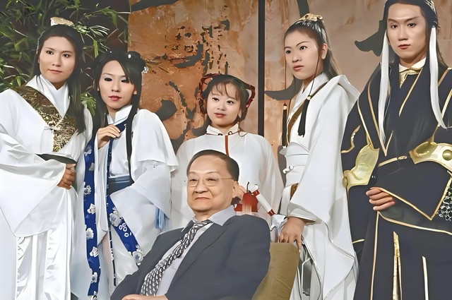 记者追忆:金庸迟暮之年的趣味点滴 记者追忆:金庸迟暮之年的趣味点滴