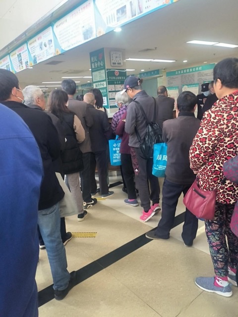 独自就医的艰难跋涉:孤独老人的医疗困境 独自就医的艰难跋涉:孤独老人的医疗困境
