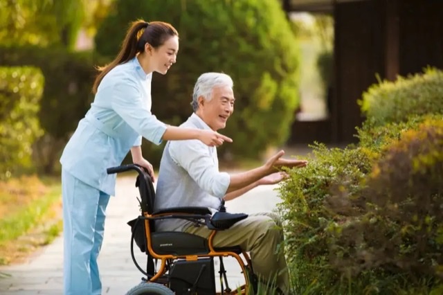 老年健康产业:从“治病”到“养命”的深度转型 老年健康产业:从“治病”到“养命”的深度转型