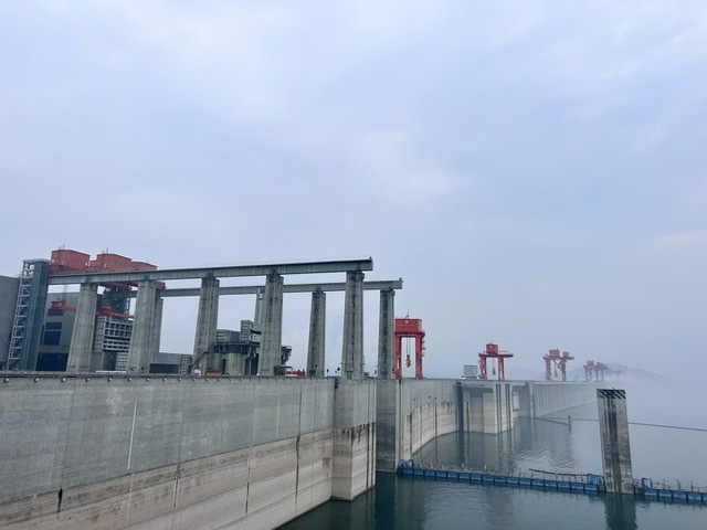 三峡寻幽:山水画卷中的诗意航行 三峡寻幽:山水画卷中的诗意航行