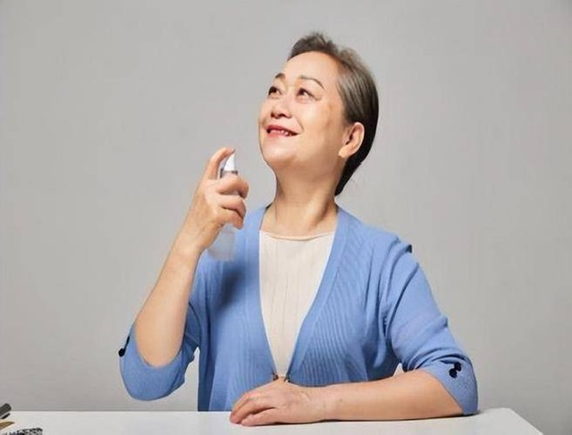 老年“香”见:健康、时尚与香水的深度对话 老年“香”见:健康、时尚与香水的深度对话