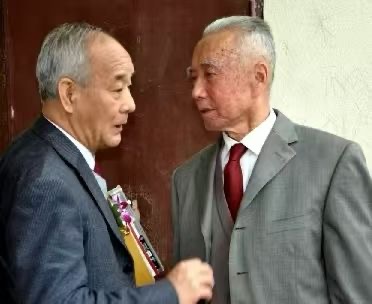 蜂产品与健康:百岁蜂学教授龚一飞的健康箴言 蜂产品与健康:百岁蜂学教授龚一飞的健康箴言