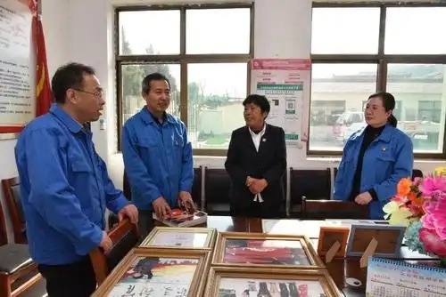 生命燃灯,照亮返底:段爱平的奉献人生 生命燃灯,照亮返底:段爱平的奉献人生