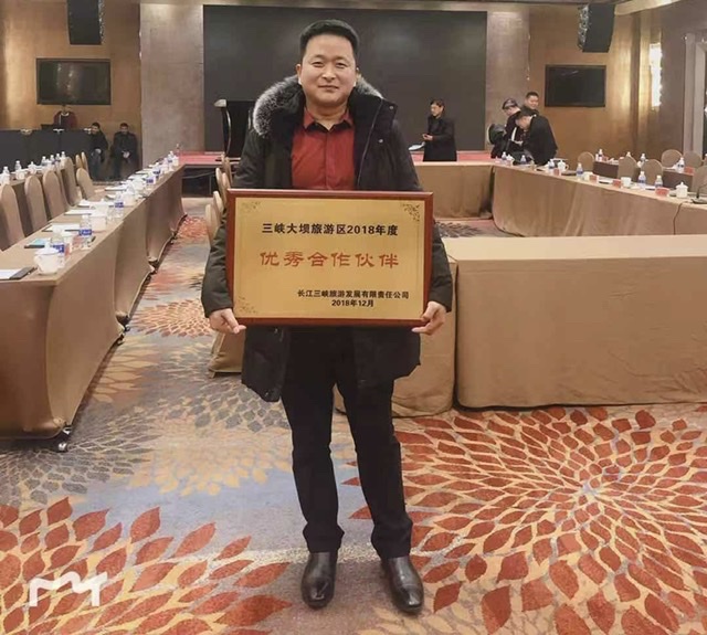 老年康养旅游推荐官高乾坤:用爱心与责任,编织老年旅游多彩画卷 老年康养旅游推荐官高乾坤:用爱心与责任,编织老年旅游多彩画卷