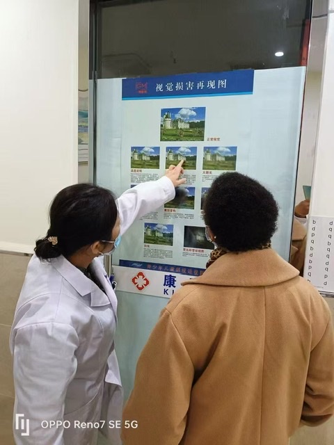 配老花镜如何选:深入剖析眼科门诊和眼镜店 配老花镜如何选:深入剖析眼科门诊和眼镜店