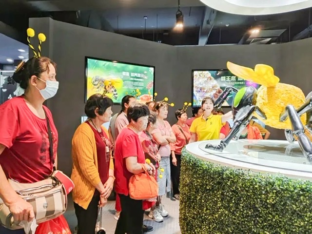 “蜂”聚厦门:世界蜜蜂日开启蜜蜂文化传播“新航程” “蜂”聚厦门:世界蜜蜂日开启蜜蜂文化传播“新航程”