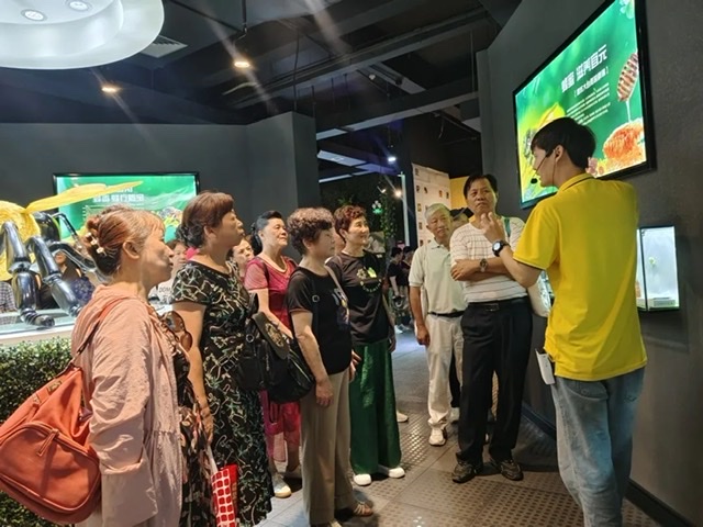 红歌奏响 体验非凡——红歌合唱队走进思健 红歌奏响 体验非凡——红歌合唱队走进思健