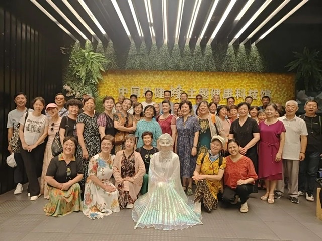 红歌奏响 体验非凡——红歌合唱队走进思健 红歌奏响 体验非凡——红歌合唱队走进思健