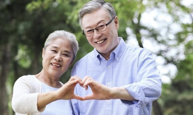 健康、余额与老伴:老年幸福的“铁三角” 健康、余额与老伴:老年幸福的“铁三角”