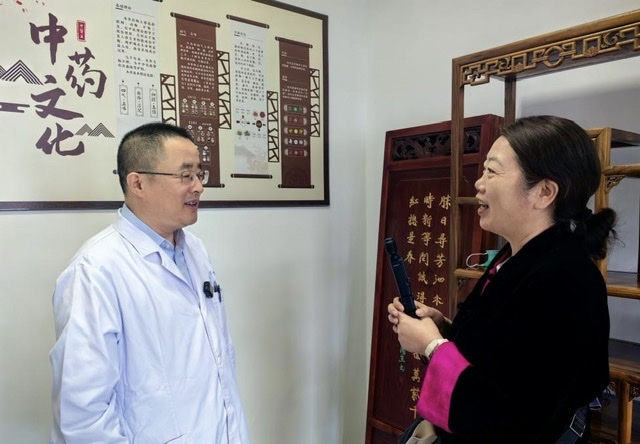 小芳专访谈文峰教授:从江都中医院到江苏省人民医院的医者之路 小芳专访谈文峰教授:从江都中医院到江苏省人民医院的医者之路