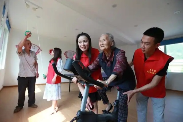 从“被动养老”到“主动健康”:银发族的健康观念正在悄然改变 从“被动养老”到“主动健康”:银发族的健康观念正在悄然改变