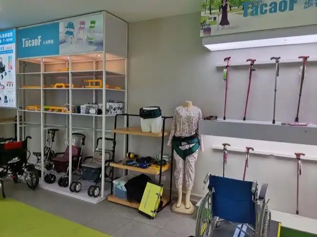 智慧养老产品如何“叫好又叫座”:科技与温度的双向奔赴 智慧养老产品如何“叫好又叫座”:科技与温度的双向奔赴