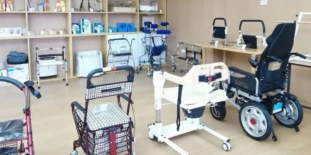智慧养老产品如何“叫好又叫座”:科技与温度的双向奔赴 智慧养老产品如何“叫好又叫座”:科技与温度的双向奔赴