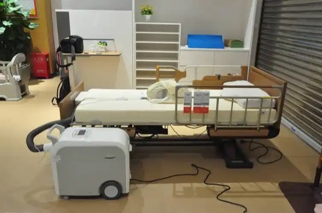 智慧养老产品如何“叫好又叫座”:科技与温度的双向奔赴 智慧养老产品如何“叫好又叫座”:科技与温度的双向奔赴