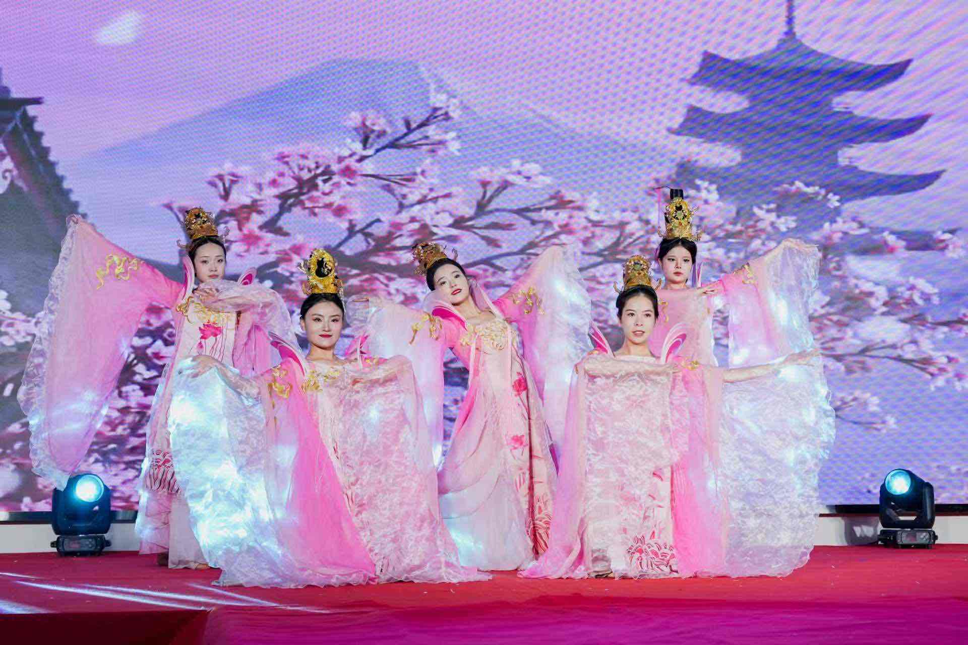 快迅:福米寿&清大德人管理总部十六周年庆典举行 聚焦老年健康与文化交融 快迅:福米寿&清大德人管理总部十六周年庆典举行 聚焦老年健康与文化交融