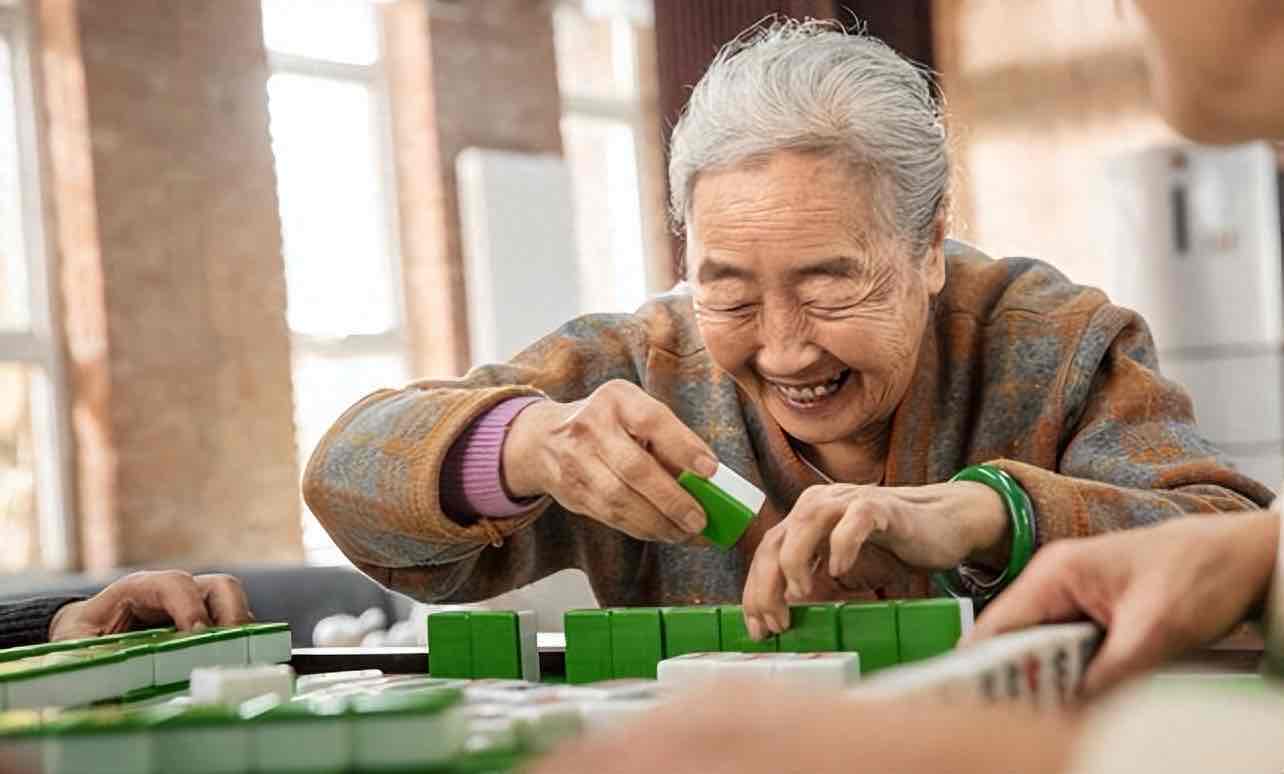 中老年人想让脑子变灵光?5个0成本小妙招,简单到每天都能做! 中老年人想让脑子变灵光?5个0成本小妙招,简单到每天都能做!