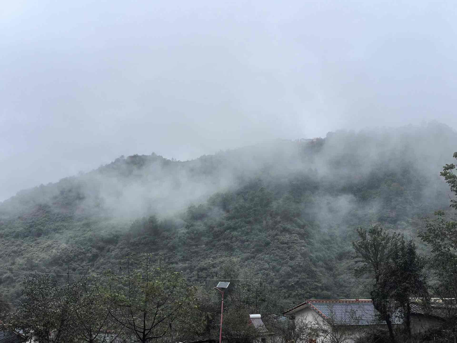 张广轩:踏遍凉山路,把“冠羚温度”种进孩子心里 张广轩:踏遍凉山路,把“冠羚温度”种进孩子心里