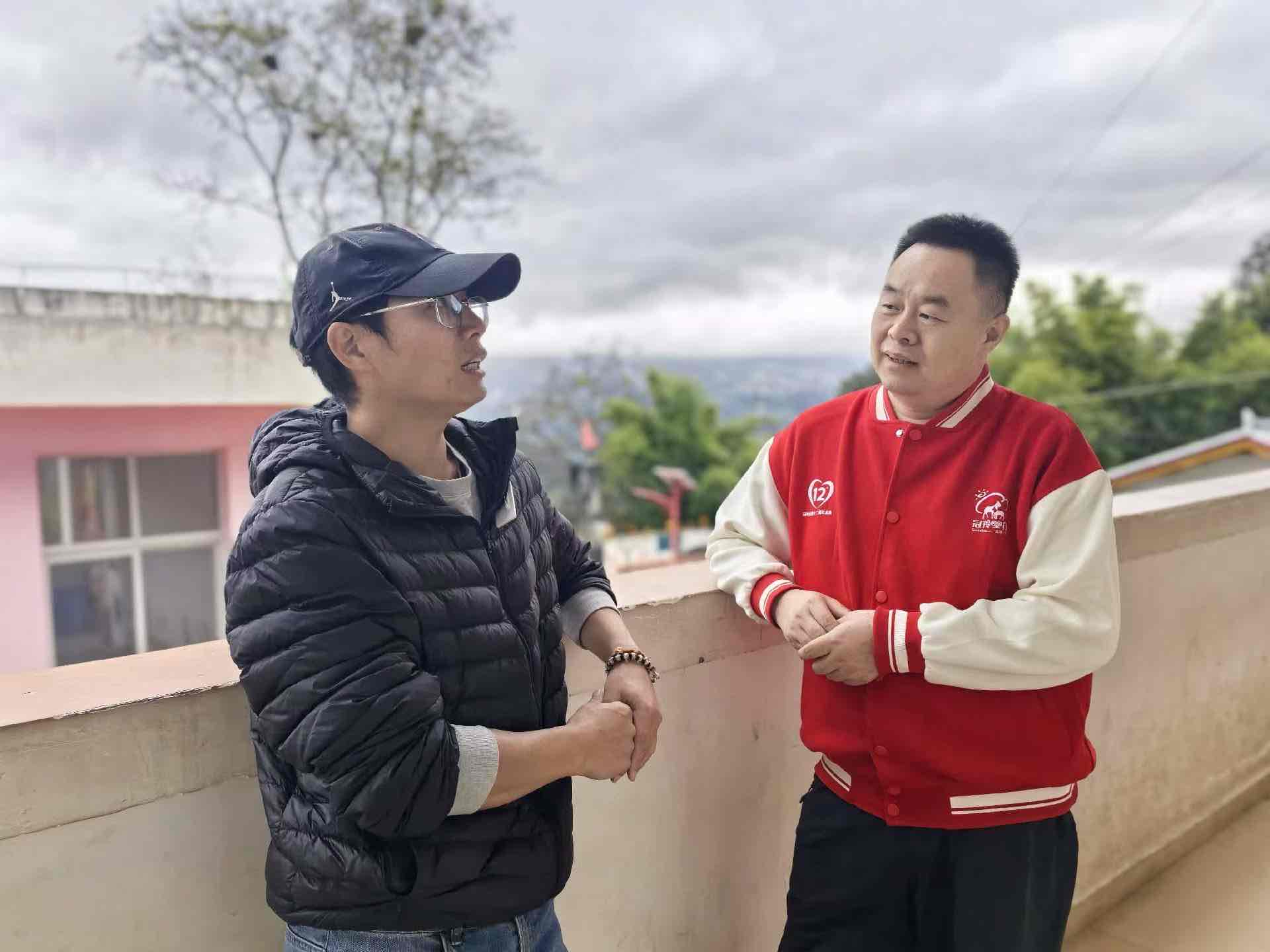 张广轩:踏遍凉山路,把“冠羚温度”种进孩子心里 张广轩:踏遍凉山路,把“冠羚温度”种进孩子心里