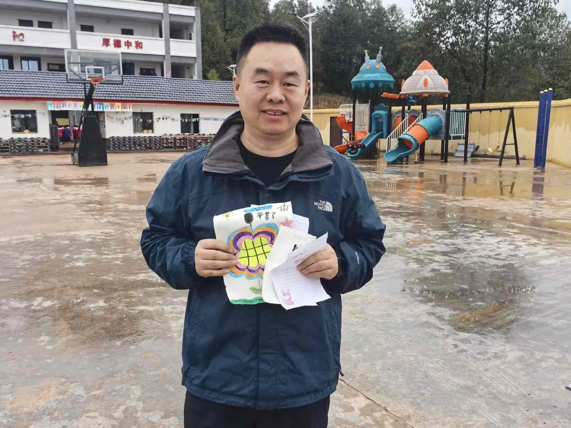 张广轩:踏遍凉山路,把“冠羚温度”种进孩子心里 张广轩:踏遍凉山路,把“冠羚温度”种进孩子心里