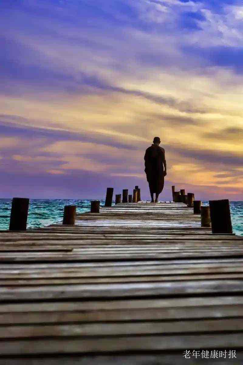 活在瞬间:于无意义中雕刻永恒 活在瞬间:于无意义中雕刻永恒