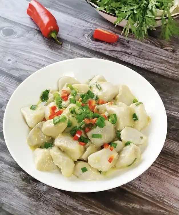 软糯不费牙!葱香芋块,帮老人刮油清肠、稳体重 软糯不费牙!葱香芋块,帮老人刮油清肠、稳体重