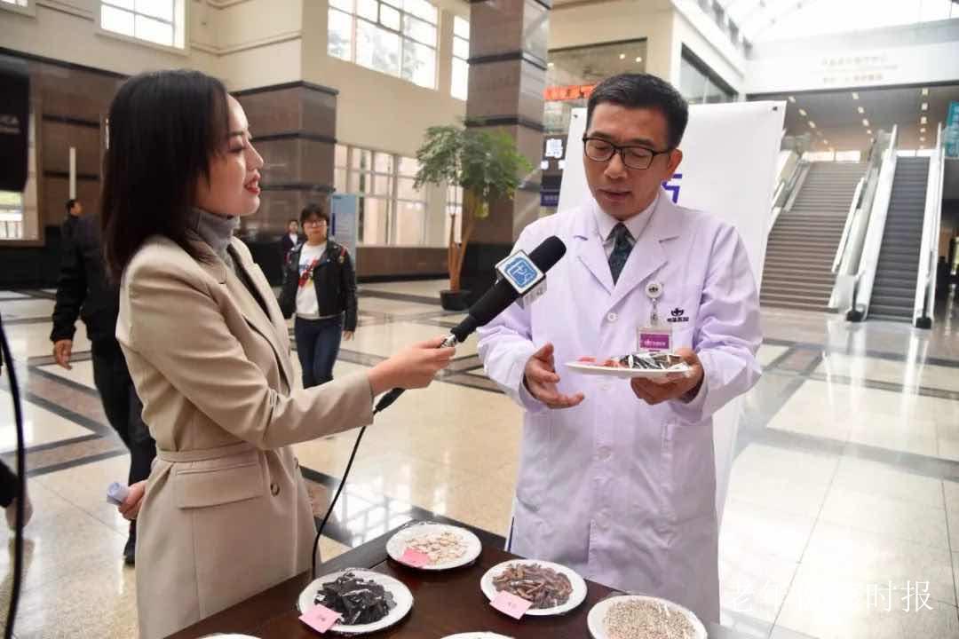 南京自然医学会会长周春祥万米高空救急 联手机组谱写生命守护佳话 南京自然医学会会长周春祥万米高空救急 联手机组谱写生命守护佳话