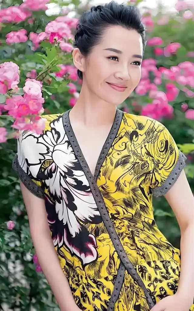 不婚不恋,56岁许晴活成了时光偏爱的模样 不婚不恋,56岁许晴活成了时光偏爱的模样