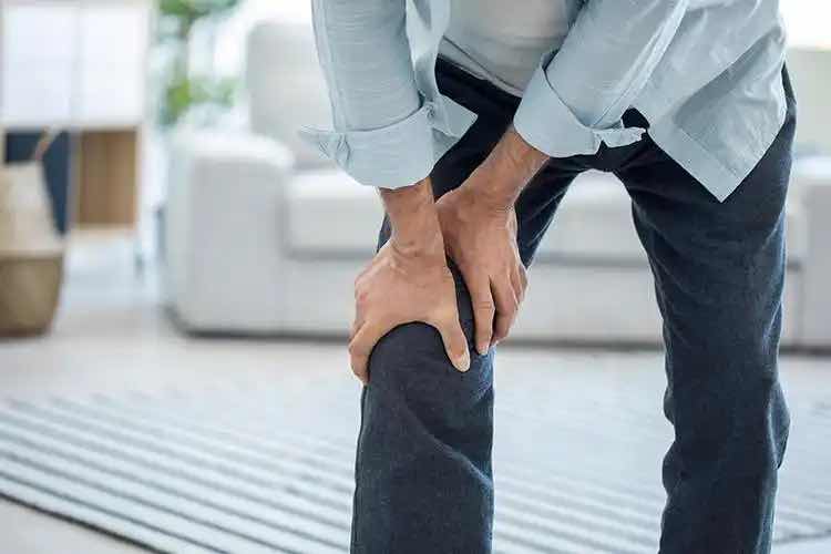 中老年人关节咔咔响,别只怪年龄!这些隐形诱因更该警惕 中老年人关节咔咔响,别只怪年龄!这些隐形诱因更该警惕