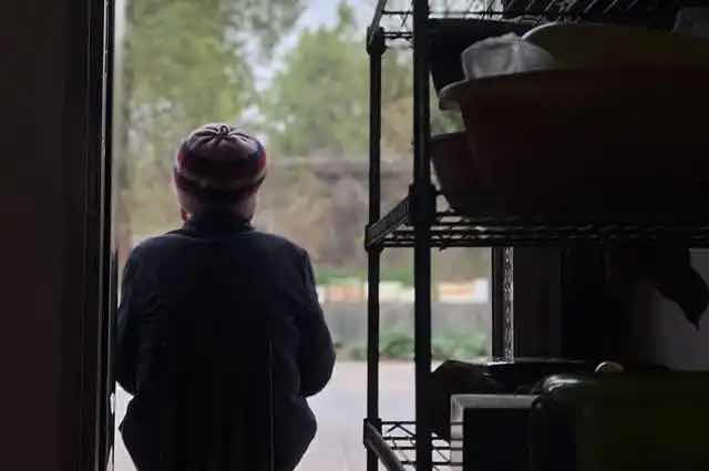 别让孤独淹没暮年:请善待每一位老年人 别让孤独淹没暮年:请善待每一位老年人