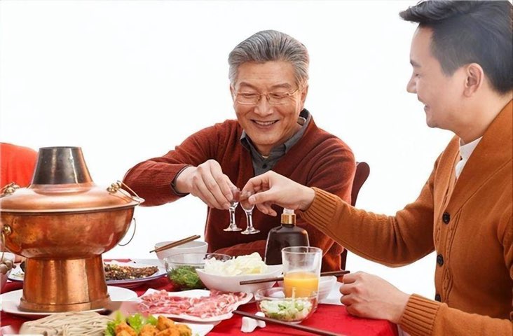春节饮酒需谨慎!这些伤害对老年人心脏、血压尤其不友好 春节饮酒需谨慎!这些伤害对老年人心脏、血压尤其不友好