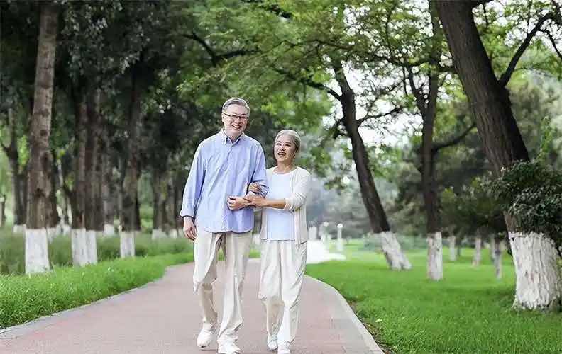 别让散步伤了身!医生提醒:70岁老人这6个时间点千万别出门走 别让散步伤了身!医生提醒:70岁老人这6个时间点千万别出门走