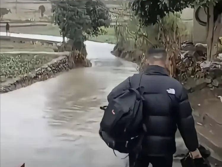 父母在,人生尚有来处!读懂中年人独行返乡的深情 父母在,人生尚有来处!读懂中年人独行返乡的深情