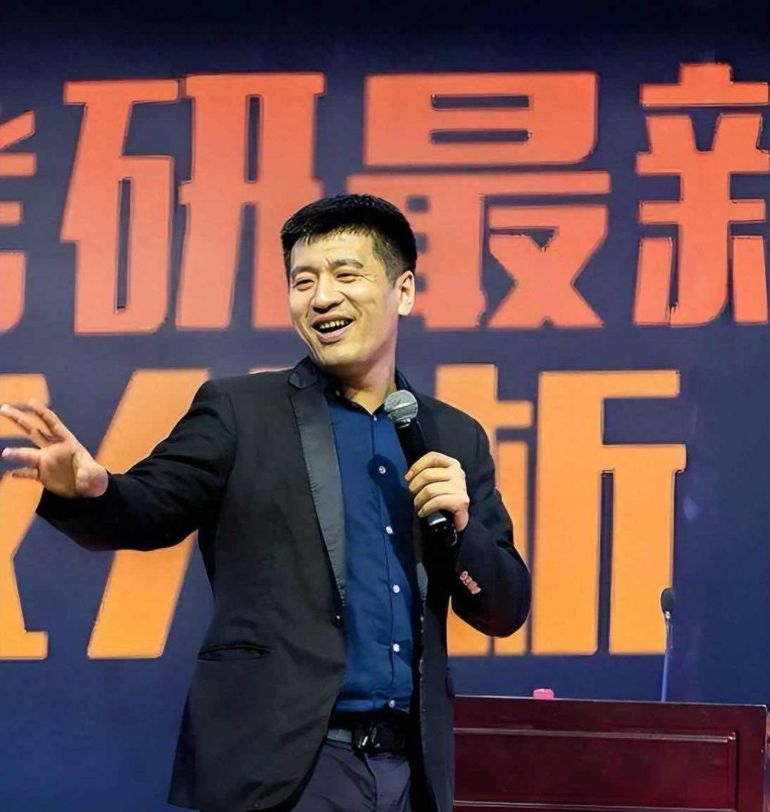 考研名师张雪峰猝然离世引各界反思健康与珍惜 考研名师张雪峰猝然离世引各界反思健康与珍惜