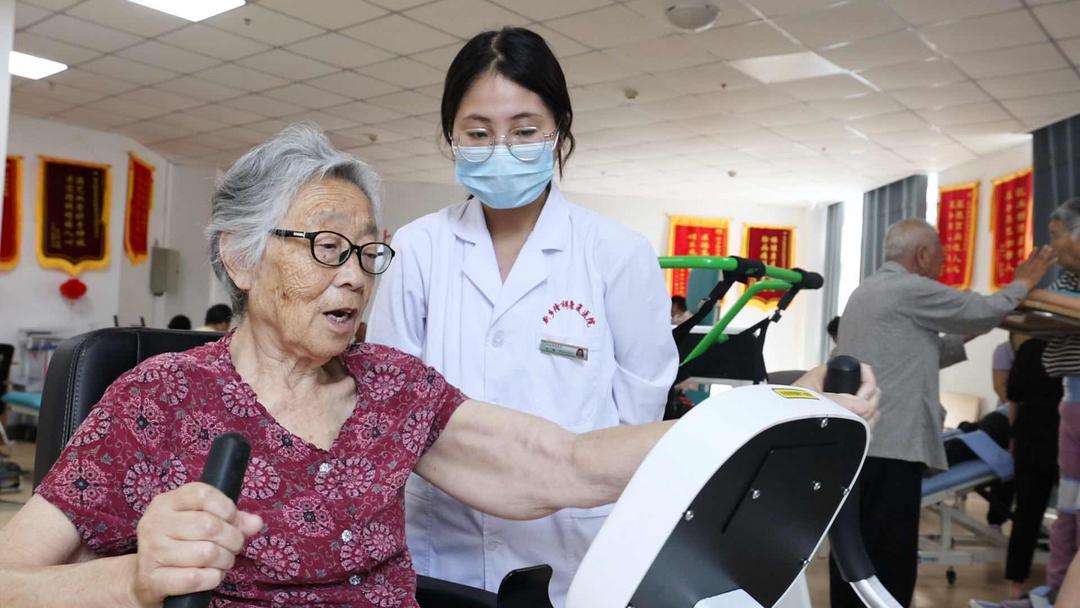 从“治病”到“防病” 从“千人一方”到“一人一策” 从“治病”到“防病” 从“千人一方”到“一人一策”