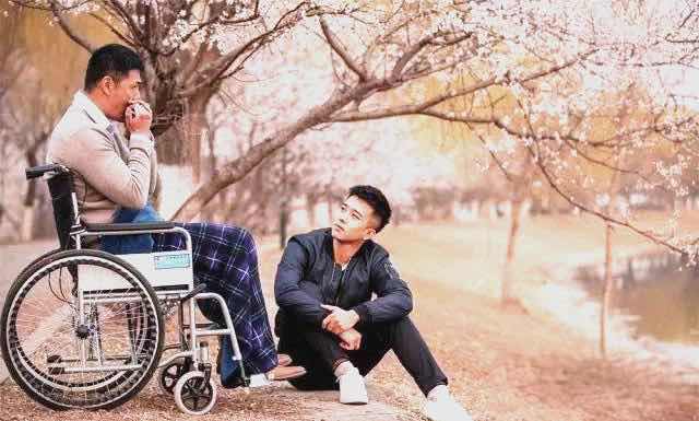 中国式父子:沉默半生,终在岁月里相拥 中国式父子:沉默半生,终在岁月里相拥