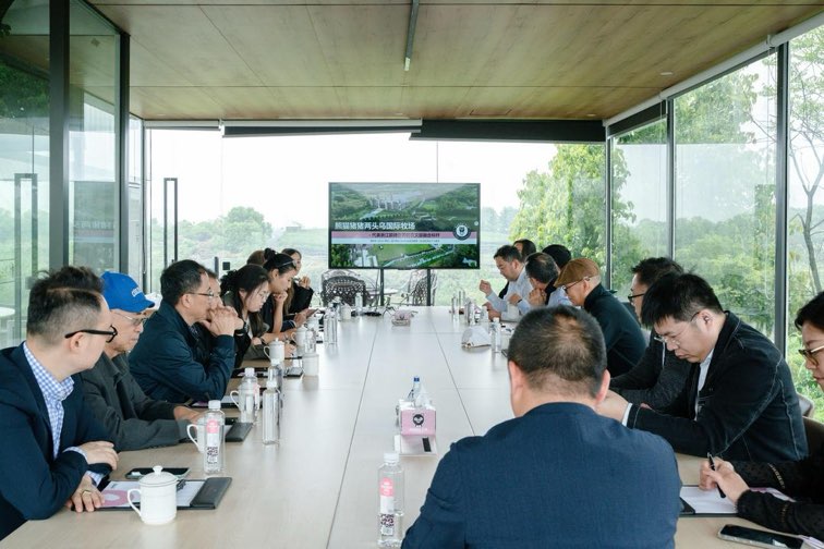 �Ǹ���Ұ������ͬ�У��ɱ�������ѧУ�ѻ�𻪽��� ��̽ũ��·��