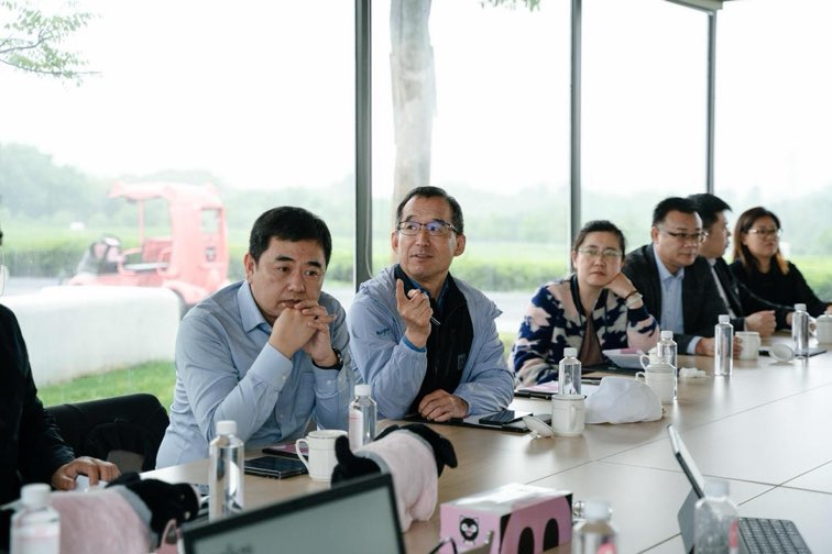 �Ǹ���Ұ������ͬ�У��ɱ�������ѧУ�ѻ�𻪽��� ��̽ũ��·��