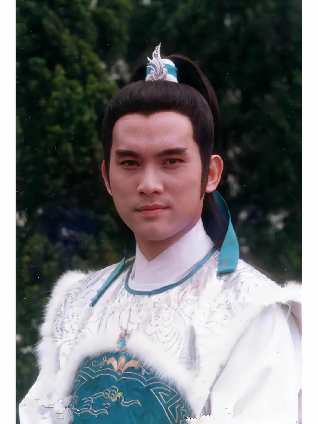 ����Ƭ�����˺���뻪��ͬ����ʱ�⣬����һ���˵��ഺ